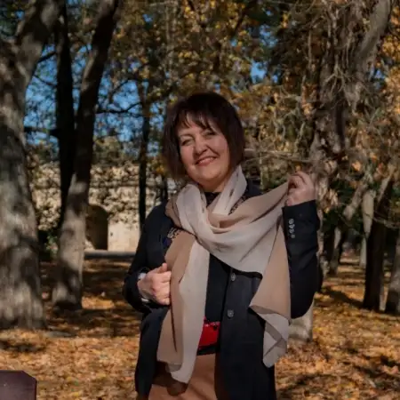 Elena, 45Ukraine 