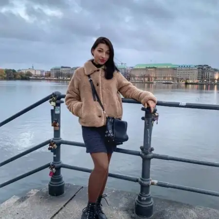 Elena, 35Ukraine 