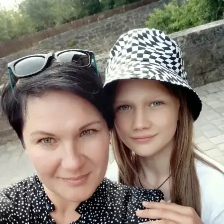 Olga, 48Ukraine 