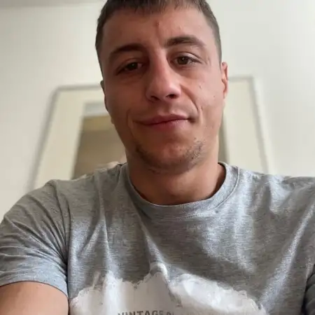 Sasha, 31Ukraine 