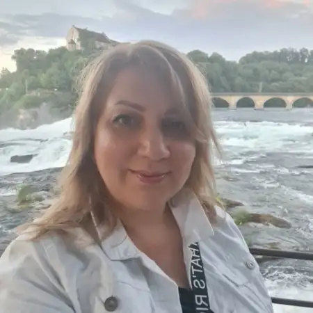 Elena, 42Ukraine 
