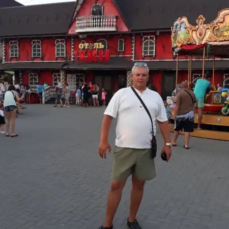 Andrey, 37