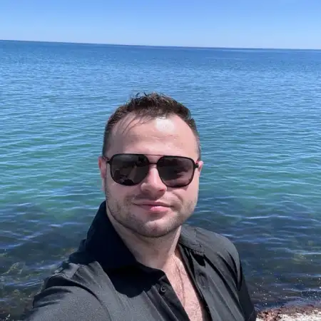 Max, 32Canada 