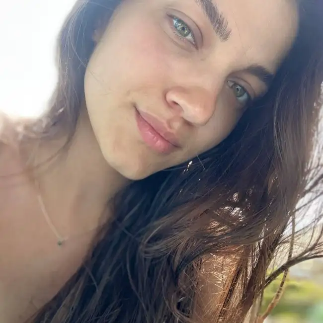 Sofia · 18 ·           