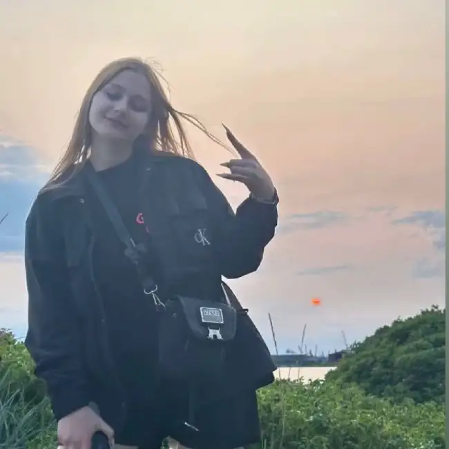 Dasha · 20 ·           